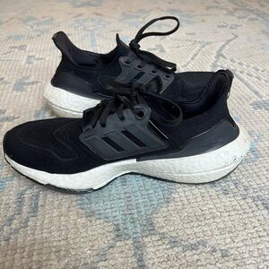 Adidas Ultraboost Primeblue Black and White Athletic Sneakers Women’s size 6